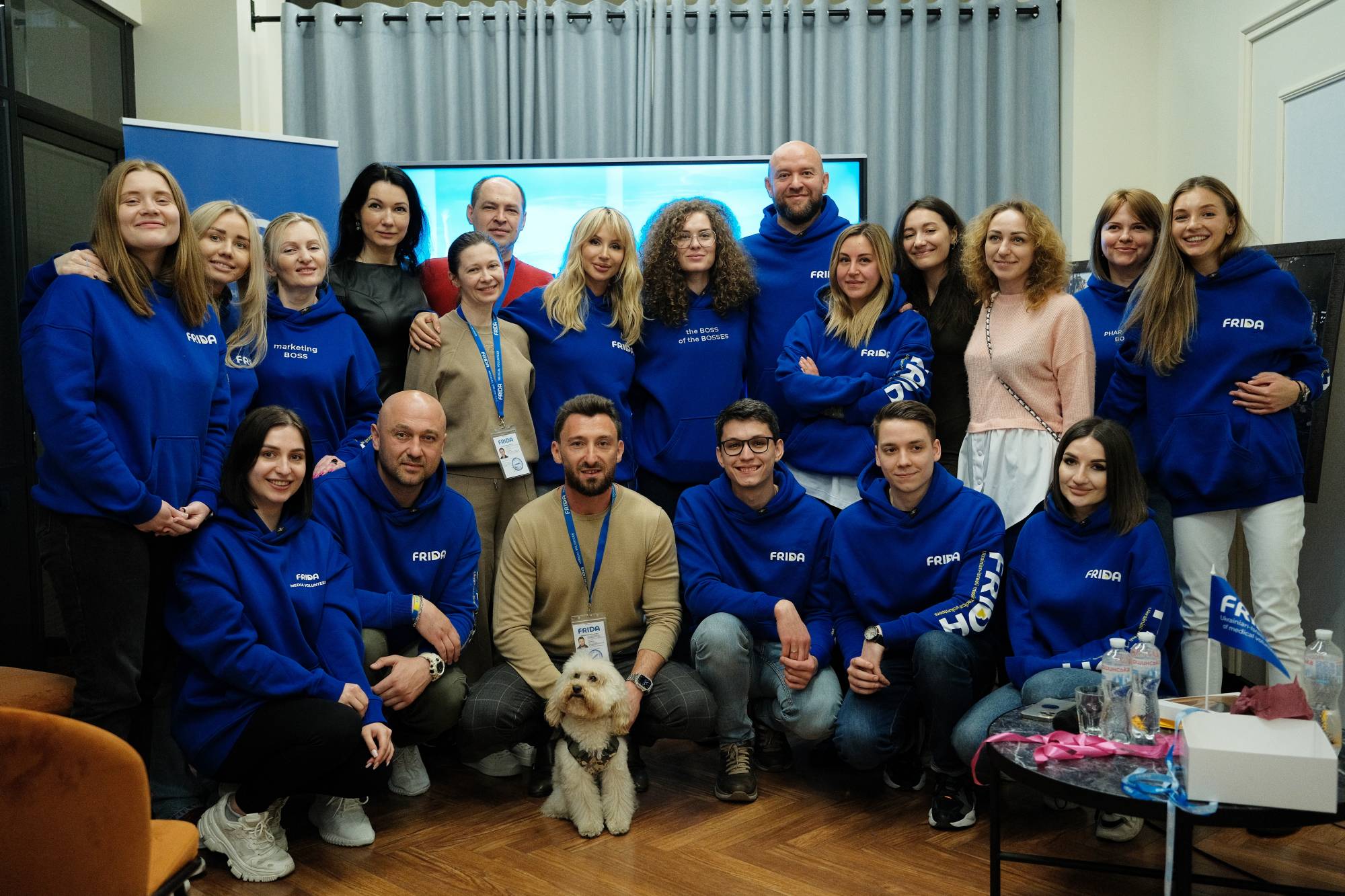 Лобода зустрілася з лікарями-волонтерами з гарячих точок